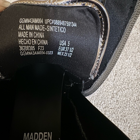 Madden NYC Girls Gray Metallic / Size 5 - Picture 8 of 8